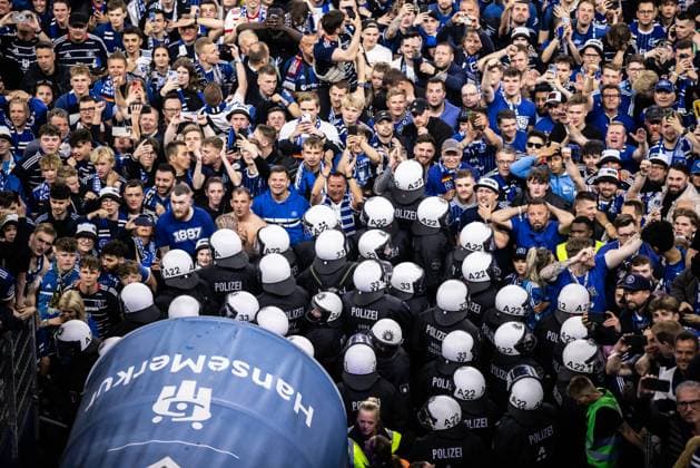 Soccer Men 2 Bundesliga 33 Matchday Season 2024 2025 Hamburger SV vs SSV Ulm 1846 Football 10 05 2025 10 05 2025 10 05 2025, Football, Season 2024 2025, 2 Bundesliga, 33 Matchday, Hamburger SV SSV Ulm, Emotions Joy Jubilation at Hamburger SVs promotion to 1 Bundesliga Platzsturm The fans of Hamburger SV celebrate on the pitch and have to be kept out of the catacombs by the police Photo Lucca Fundel DFL regulations prohibit any use of photographs as image sequences and or quasi video Hamburg Volksparkstadion Hamburg Hamburg Germany