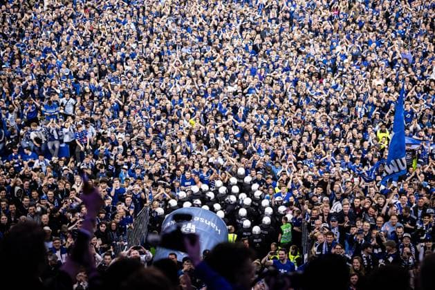 Soccer Men 2 Bundesliga 33 Matchday Season 2024 2025 Hamburger SV vs SSV Ulm 1846 Football 10 05 2025 10 05 2025 10 05 2025, Football, Season 2024 2025, 2 Bundesliga, 33 Matchday, Hamburger SV SSV Ulm, Emotions Joy Jubilation at Hamburger SVs promotion to 1 Bundesliga Platzsturm The fans of Hamburger SV celebrate on the pitch and have to be kept out of the catacombs by the police Photo Lucca Fundel DFL regulations prohibit any use of photographs as image sequences and or quasi video Hamburg Volksparkstadion Hamburg Hamburg Germany