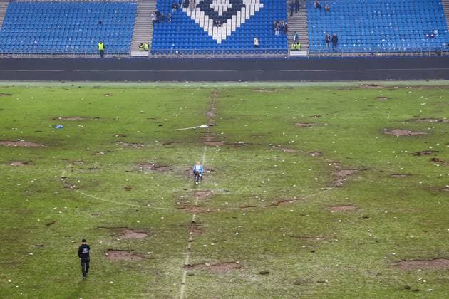 2 Bundesliga Hamburger SV SSV Ulm on 10 05 2025 at Volksparkstadion in Hamburg The pitch after the pitch storm MH