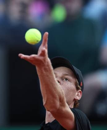 (250511) -- ROME, May 11, 2025 -- Jannik Sinner serves during the men s singles round of 64 match between Jannik Sinner of Italy and Mariano Navone of Argentina at the ATP, Tennis Herren Italian Open in Rome, Italy, May 10, 2025. ) (SP)ITALY-ROME-TENNIS-ATP-ITALIAN OPEN-MEN S SINGLES LixJing 
