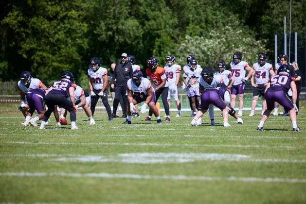 American Football, Season 2025, Frankfurt Galaxy, Training, Sportplatz Nieder Eschbach, European League of Football ELF , Fanday, 10 05 2025 Training game of the Frankfurt Galaxy at Fanday 10 05 25 in Nieder Eschbach Hessen Germany SCHRICK_2025-DSK_0554
