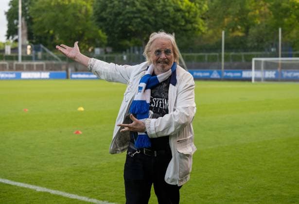 Soccer, Women, Season 2024 2025, Regionalliga Nordost 19 Matchday , Hertha BSC FC Viktoria 89 Berlin, Frank Zander sang his Hertha Hymne Nur nach Hause with changed lyrics for the women of Hertha, 10 05 2025, Copyright: xMatthiasxKochx