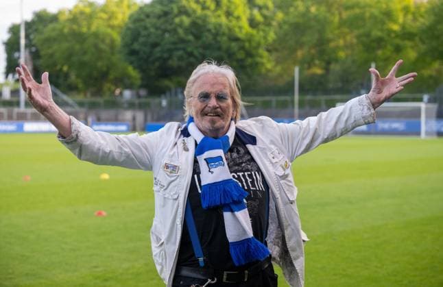 Soccer, Women, Season 2024 2025, Regionalliga Nordost 19 Matchday , Hertha BSC FC Viktoria 89 Berlin, Frank Zander sang his Hertha Hymne Nur nach Hause with changed lyrics for the women of Hertha, 10 05 2025, Copyright: xMatthiasxKochx