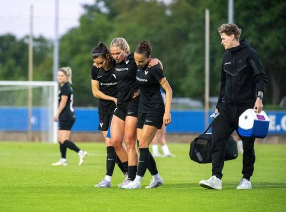 Soccer, Women, Season 2024 2025, Regionalliga Nordost 19 Matchday , Hertha BSC FC Viktoria 89 Berlin 0 2 , v l Laura Casanovas Diaz FC Viktoria 1889 Berlin , Injury Nina Ehegötz FC Viktoria 1889 Berlin , Katharina Krist FC Viktoria 1889 Berlin , 10 05 2025, Copyright: xMatthiasxKochx