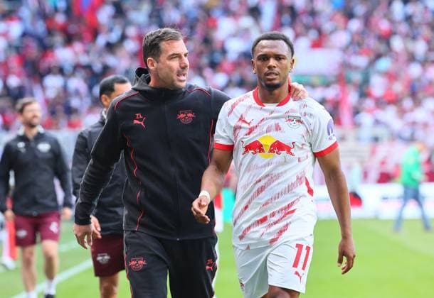 Bremen RB Leipzig Bundesliga Bremen, 10 05 2025, Weserstadion, Soccer, Bundesliga, Matchday 33 , SV WERDER BREMEN vs RB LEIPZIG , In the picture from l Coach Zsolt Löw Loew RB Leipzig and Lois Openda 11, RB Leipzig , Picture Point