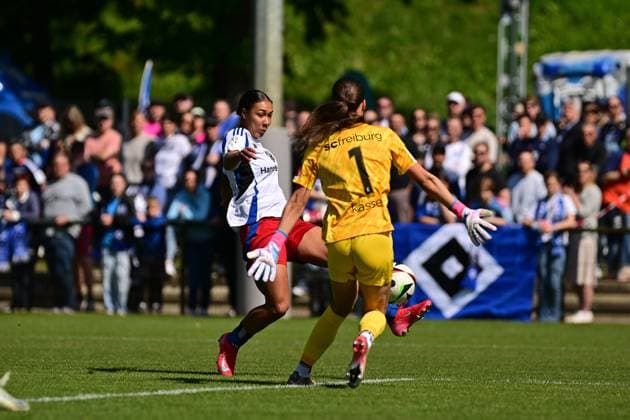 Soccer I Women I Season 2024 2025 I 2 Bundesliga I 25 Matchday I Hamburger SV SC Freiburg II I 11 05 2025 Melina Krüger 9, Hamburger SV Julia Kassen 1, SC Freiburg II Hamburg Am Volkspark Hamburg Germany Copyright: xLobeca FelixxSchlikisx