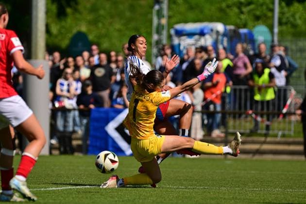 Soccer I Women I Season 2024 2025 I 2 Bundesliga I 25 Matchday I Hamburger SV SC Freiburg II I 11 05 2025 Melina Krüger 9, Hamburger SV Julia Kassen 1, SC Freiburg II Hamburg Am Volkspark Hamburg Germany Copyright: xLobeca FelixxSchlikisx