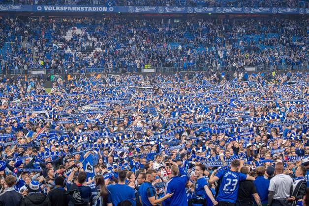 Soccer, Men, Season 2024 2025, 2 Bundesliga 33 Matchday , Hamburger SV SSV Ulm, HSV celebrates promotion to the 1 Bundesliga, in the picture the fans storm the pitch, 10 05 2025, Copyright: xSebastianxRäppold MatthiasxKochx