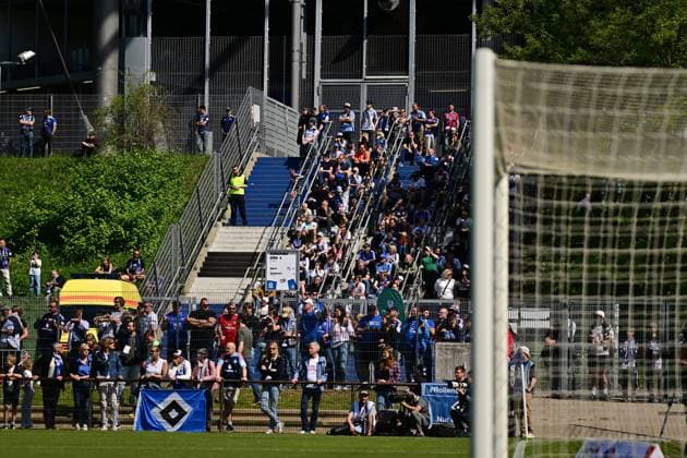 Soccer I Women I Season 2024 2025 I 2 Bundesliga I 25 Matchday I Hamburger SV SC Freiburg II I 11 05 2025 Fans Hamburger SV Women on the stairs Hamburg Am Volkspark Hamburg Germany Copyright: xLobeca FelixxSchlikisx