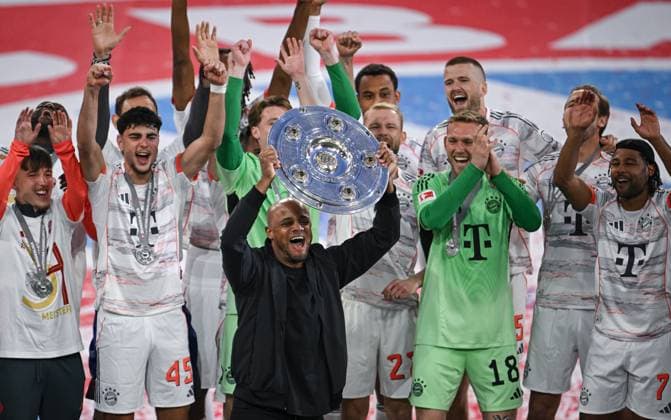 Football 1 Bundesliga Season 2024 2025 33 Matchday FC Bayern Muenchen Borussia Moenchengladbach 10 05 2025 FC Bayern celebrates winning the 34 German Championship Coach Vincent Kompany with bowl
