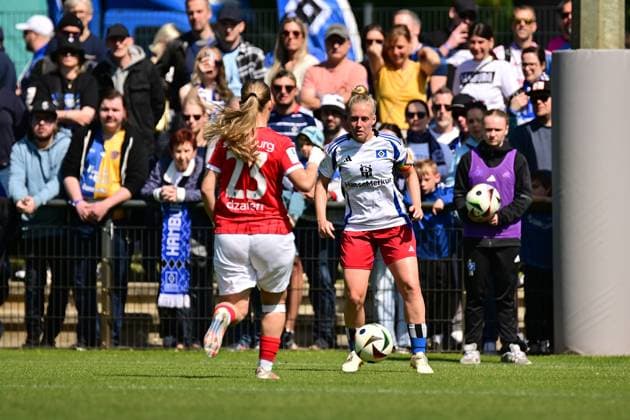 Soccer I Women I Season 2024 2025 I 2 Bundesliga I 25 Matchday I Hamburger SV SC Freiburg II I 11 05 2025 Belma Dzaferi 23, SC Freiburg II Sarah Vanessa Stöckmann 22, Hamburger SV Hamburg Am Volkspark Hamburg Germany Copyright: xLobeca FelixxSchlikisx