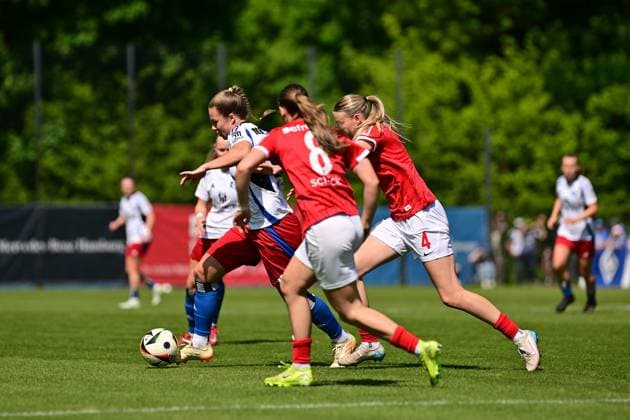 Soccer I Women I Season 2024 2025 I 2 Bundesliga I 25 Matchday I Hamburger SV SC Freiburg II I 11 05 2025 Christin Meyer 16, Hamburger SV Zoe Schick 8, SC Freiburg II Mia Lena Maas 4, SC Freiburg II Hamburg Am Volkspark Hamburg Germany Copyright: xLobeca FelixxSchlikisx