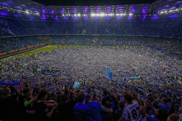 HSV promoted to the 1 Bundesliga Platzsturm Totale Innenansicht Deutschland , Hamburg , Volksparkstadion , Football , 2 Bundesliga , Hamburger SV SSV Ulm
