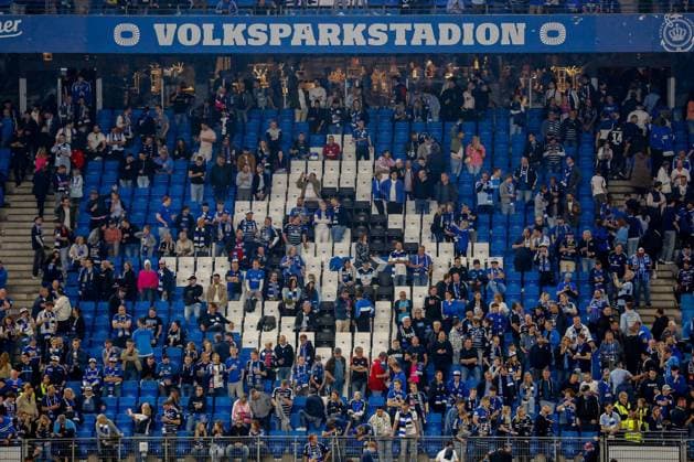 HSV promoted to the 1 Bundesliga Platzsturm Totale Innenansicht Deutschland , Hamburg , Volksparkstadion , Football , 2 Bundesliga , Hamburger SV SSV Ulm
