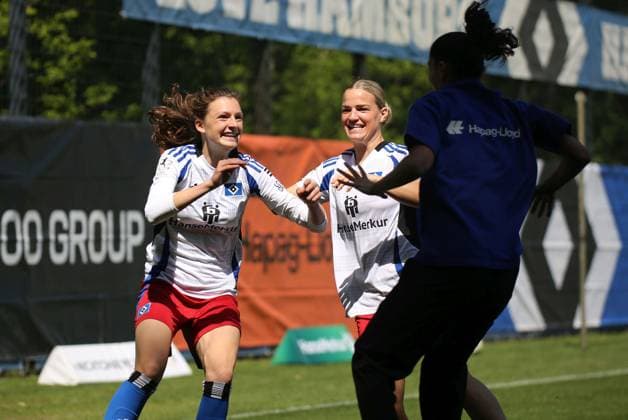 11 05 2025, xcex, GER, Hamburg, Volksparkstadion Platz 6, Frauenfussball, 2 Frauen Bundesliga, Saison 2024 2025, Spieltag 25, HSV Frauen, Hamburger SV Frauen SC Freiburg II, Torjubel, Hamburger SV, Lotta Wrede HSV , Jubel, Freude, Emotionen DFL regulations prohibit any use of photographs as image sequences and or quasi video