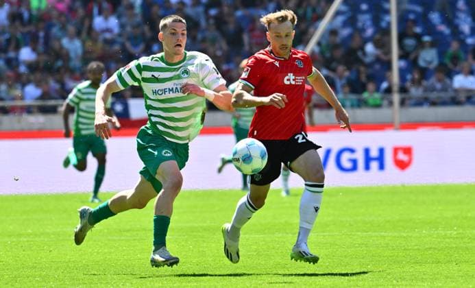 11 05 2025 Soccer Season 2024 2025 2 Soccer Bundesliga 33 Matchday Hannover 96 SpVgg Greuther Fürth Kleeblatt Sportfoto Zink xwoxzix DFL regulations prohibit any use of photographs as image sequences and or quasi video only for editorial use Daniel Kasper 40, SpVgg Greuther Fürth Jannik Dehm 20, Hannover 96 H96