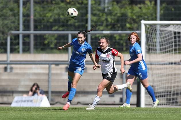 27 04 2025, Women, Soccer, Season 2024 2025, 2 Women Bundesliga, 25 Matchday Eintracht Frankfurt II SV Meppen 1912 e V Nina Kossen 10, SV Meppen 1912 e V and Carlotta Schwoerer 16, Eintracht Frankfurt II Frankfurt am Main Stadion am Brentanobad Hessen Germany