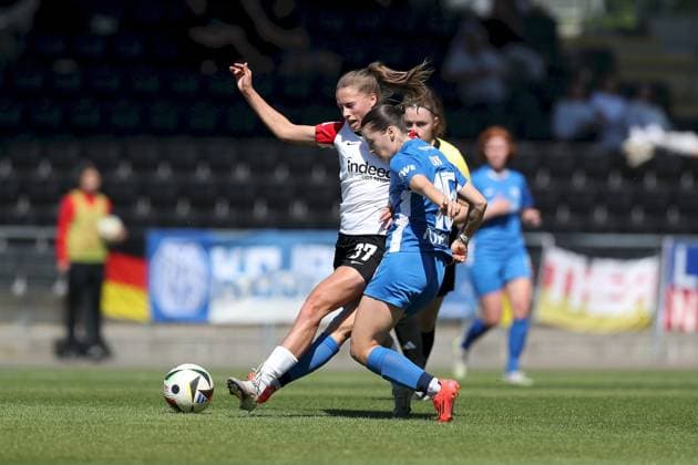27 04 2025, Women, Soccer, Season 2024 2025, 2 Women Bundesliga, 25 Matchday Eintracht Frankfurt II SV Meppen 1912 e V Melissa Schmidt Sommer 37, Eintracht Frankfurt II and Sonja Lux 15, SV Meppen 1912 e V Frankfurt am Main Stadion am Brentanobad Hessen Germany