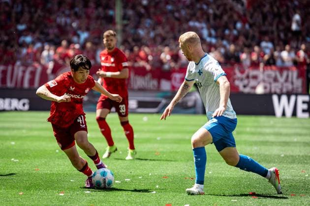 Dribbling, Daisuke Yokota 1 FC Kaiserslautern, 41 , GER, 1 FC Kaiserslautern vs SV Darmstadt 98, Soccer 2 Bundesliga, 33 Matchday, Season 2024 2025, 11 05 2025 DFL DFB regulations prohibit any use of photographs as image sequences and or quasi video GER, 1 FC Kaiserslautern vs SV Darmstadt 98, Soccer 2 Bundesliga, 33 Matchday, Season 2024 2025, 11 05 2025, Kaiserslautern Copyright: xEibner-Pressefoto StefanxMayerx EP_SMR