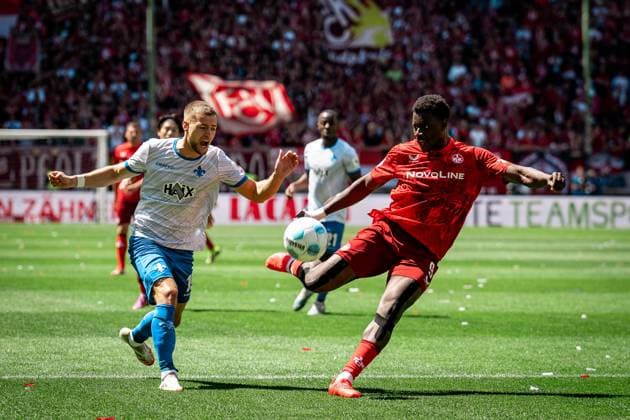 Goal kick Ragnar Ache 1 FC Kaiserslautern, 9 , GER, 1 FC Kaiserslautern vs SV Darmstadt 98, Soccer 2 Bundesliga, 33 Matchday, Season 2024 2025, 11 05 2025 DFL DFB regulations prohibit any use of photographs as image sequences and or quasi video GER, 1 FC Kaiserslautern vs SV Darmstadt 98, Soccer 2 Bundesliga, 33 Matchday, Season 2024 2025, 11 05 2025, Kaiserslautern Copyright: xEibner-Pressefoto StefanxMayerx EP_SMR