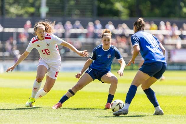 Google Pixel Frauen Bundesliga 1 FC Köln 1 FFC Turbine Potsdam, 11 05 2025 Lotta Cordes 1 FC Köln, 6 , Alina Gnädig 1 FFC Turbine Potsdam, 21 , Emily Lemke 1 FFC Turbine Potsdam, 18 Google Pixel Frauen Bundesliga, 1 FC Köln 1 FFC Turbine Potsdam, 22 Spieltag, am 11 05 2025, Franz Kremer Stadion, Köln DFB regulations prohibit any use of photographs as image sequences and or quasi video Copyright: xBEAUTIFULxSPORTS Meuselx