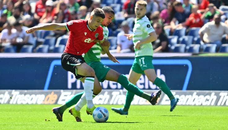 11 05 2025 Soccer Season 2024 2025 2 Soccer Bundesliga 33 Matchday Hannover 96 SpVgg Greuther Fürth Kleeblatt Sportfoto Zink xwoxzix DFL regulations prohibit any use of photographs as image sequences and or quasi video only for editorial use Nicolo Tresoldi 9, Hannover 96 H96 Maximilian Solomon Dietz 33, SpVgg Greuther Fürth