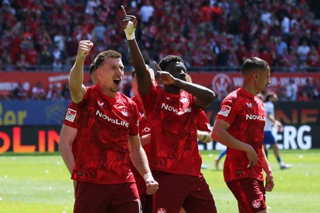 11 05 2025, xmohx, Fußball 2 Bundesliga, 1 FC Kaiserslautern SV Darmstadt 98 v l Torjubel nach dem Tor zum celebrating the goal celebrate 2 1 durch Ragnar Ache 1 FC Kaiserslautern DFL DFB REGULATIONS PROHIBIT ANY USE OF PHOTOGRAPHS as IMAGE SEQUENCES and or QUASI VIDEO Kaiserslautern