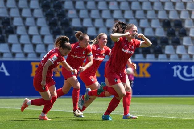 Samantha Steuerwald SC Freiburg, 21 goal celebration, emotions, jubilation, goal success, finish, goal for Hasret Kayikci SC Freiburg, 11 , Germany, Football, GooglePixel Womens Bundesliga, 22 Matchday, 2024 2025, SC Freiburg vs SV Werder Bremen, 11 05 2025, Dreisamstadion, Freiburg, Germany DFB REGULATIONS PROHIBIT ANY USE OF PHOTOGRAPHS AS IMAGE SEQUENCES AND OR QUASI VIDEO Freiburg Dreisamstadion Baden Wuerttemberg Germany Copyright: xArnexAmbergx