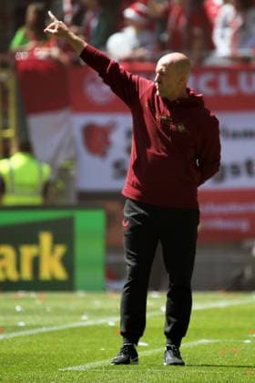 11 05 2025, xmohx, Soccer 2 Bundesliga, 1 FC Kaiserslautern SV Darmstadt 98 v l Coach Torsten Lieberknecht 1 FC Kaiserslautern DFL DFB REGULATIONS PROHIBIT ANY USE OF PHOTOGRAPHS as IMAGE SEQUENCES and or QUASI VIDEO Kaiserslautern