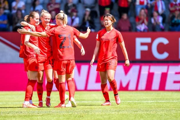 Sydney Lohmann 12 FC Bayern , Lea Schüller 11 Bayern , Klara Bühl 17 FC Bayern , Pernille Harder 21 Bayern and Momoko Tanikawa 18 Bayern celebrate the 1-0 goal on the last matchday of the Google Pixel Womens Bundesliga FC Bayern Munich SGS Essen on 11 05 2025 Munich FC Bayern Campus Bayern Germany