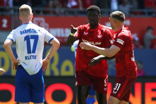 11 05 2025, xmohx, Fußball 2 Bundesliga, 1 FC Kaiserslautern SV Darmstadt 98 v l Torjubel nach dem Tor zum celebrating the goal celebrate 2 1 durch Ragnar Ache 1 FC Kaiserslautern DFL DFB REGULATIONS PROHIBIT ANY USE OF PHOTOGRAPHS as IMAGE SEQUENCES and or QUASI VIDEO Kaiserslautern