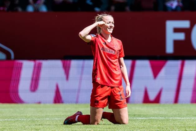 Google Pixel Womens Bundesliga, FC Bayern Munich SGS Essen 11 05 2025 Cheers for 1 0 by Lea Schüller FC Bayern Munich, 11 Google Pixel Womens Bundesliga, FC Bayern Munich SGS Essen, Munich, FC Bayern Campus on 11 05 2025 Copyright: xBEAUTIFULxSPORTS Wunderlx