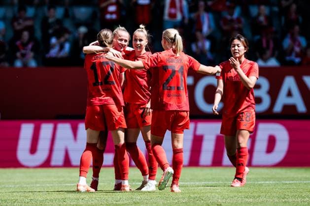 Google Pixel Womens Bundesliga, FC Bayern Munich SGS Essen 11 05 2025 Cheers for 1 0 by Lea Schüller FC Bayern Munich, 11 Google Pixel Womens Bundesliga, FC Bayern Munich SGS Essen, Munich, FC Bayern Campus on 11 05 2025 Copyright: xBEAUTIFULxSPORTS Wunderlx