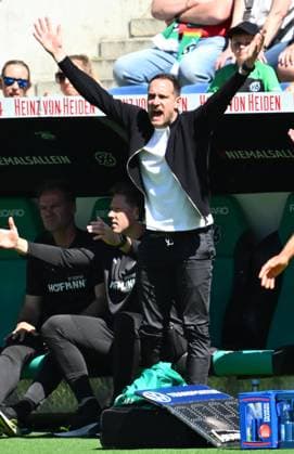 11 05 2025 Soccer Season 2024 2025 2 Soccer Bundesliga 33 Matchday Hannover 96 SpVgg Greuther Fürth Kleeblatt Sportfoto Zink xwoxzix DFL regulations prohibit any use of photographs as image sequences and or quasi video only for editorial use Stephan Fürstner Sports Director SpVgg Greuther Fürth excited