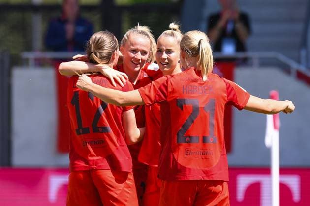 Soccer I Women I Season 2024 2025 I Bundesliga I 22 Matchday I FC Bayern Munich SGS Essen I 11 05 2025 Goal celebration Lea Schüller 11, FC Bayern Munich 2 v l celebrates the 1 0 with Sydney Lohmann 12, FC Bayern Munich , Giulia Gwinn 7, FC Bayern Munich and Pernille Harder 21, FC Bayern Munich Munich Ingolstädter Straße 272 Bayern Germany Copyright: xLobeca InesxHähnelx