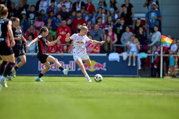 11 05 2025, GER, Womens Soccer, BL, 2024 2025, RB Leipzig Eintracht Frankfurt Marlene Müller 27, RB Leipzig , free position, cross towards penalty area Leipzig Training Center of the Red Bull Saxony Germany