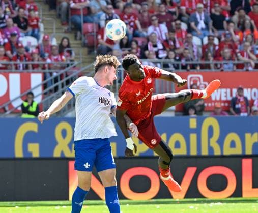 Soccer 2 Bundesliga Season 2024 25 1 FC Kaiserslautern 11 05 2025 Fritz Walter Stadion 1 FC Kaiserslautern fck SV Darmstadt 98 da Matej MAGLICA SV Darmstadt 98 ,li Ragnar ACHE 1 FC Kaiserslautern 1 FC Kaiserslautern