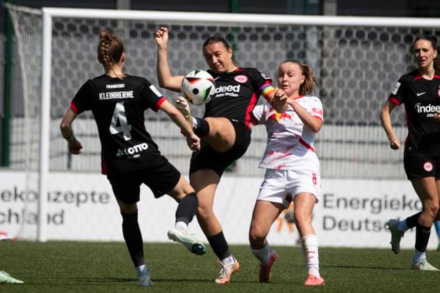 GER, Leipzig, Fußball, Google Pixel Frauen Bundesliga, 22 Spieltag, RB Leipzig vs Eintracht Frankfurt im Bild v l Tanja Pawollek Eintracht Frankfurt 31 , Emilia Kiaer Asgeirsdottir RB Leipzig 08 , Zweikampf 11 05 2025, RB Leipzig Training Akademie Cottaweg Leipzig DFB REGULATIONS PROHIBIT ANY USE OF PHOTOGRAPHS AS IMAGE SEQUENCES AND OR QUASI VIDEO, Copyright: HMBxMedia PaulxFritz