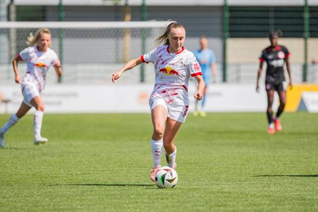 11 05 2025, xomx, Soccer Google Pixel Women Bundesliga, RB Leipzig Eintracht Frankfurt v l Lou Ann Joly RasenBallsport Leipzig am Ball DFL DFB REGULATIONS PROHIBIT ANY USE OF PHOTOGRAPHS as IMAGE SEQUENCES and or QUASI VIDEO Leipzig