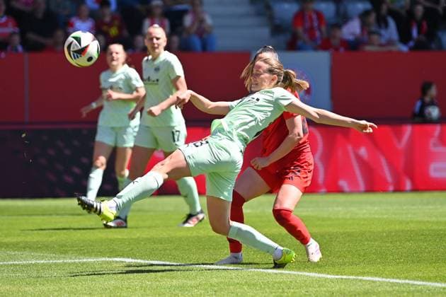 Sarah ZADRAZIL FCB , action,duel against Lena OSTERMAIER Essen Football Google Pixel Womens Bundesliga Season 2024 2025, 20 Matchday, Matchday22 FC Bayern Muenchen SGS Essen on 11 05 2025, FC Bayern Campus