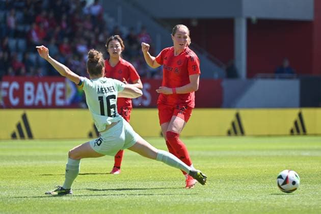 Sydney LOHMANN FCB action,duel against Jacqueline MEISSNER Essen Football Google Pixel Womens Bundesliga Season 2024 2025, 20 Matchday, Matchday22 FC Bayern Muenchen SGS Essen on 11 05 2025, FC Bayern Campus