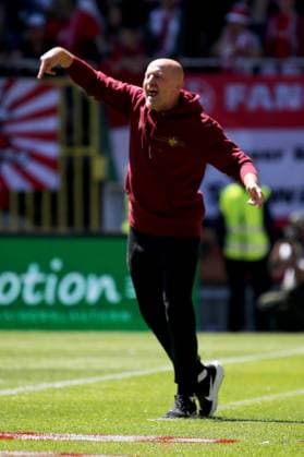 11 05 2025, xmohx, Soccer 2 Bundesliga, 1 FC Kaiserslautern SV Darmstadt 98 v l Coach Torsten Lieberknecht 1 FC Kaiserslautern gives instructions, gesticulates, gesticulate with arms gives instructions, gesticulate DFL DFB REGULATIONS PROHIBIT ANY USE OF PHOTOGRAPHS as IMAGE SEQUENCES and or QUASI VIDEO Kaiserslautern