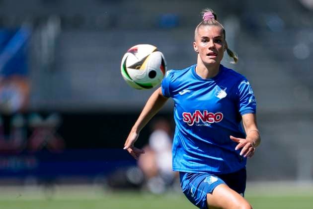Selina Cerci TSG, 29 , on the ball, single image, single photo, action, action, 11 05 2025, Sinsheim Hoffenheim Germany , Soccer, Google Pixel Women Bundesliga, TSG 1899 Hoffenheim FC Carl Zeiss Jena, DFB DFL REGULATIONS PROHIBIT ANY USE OF PHOTOGRAPHS AS IMAGE SEQUENCES AND OR QUASI VIDEO xozx