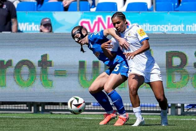 v li Jamilla Sofia Rankin TSG, 5 , Josephine Bonsu Jena, 23 , duel, duel, tackle, tackling, dynamics, action, action, 11 05 2025, Sinsheim Hoffenheim Germany , Football, Google Pixel Women Bundesliga, TSG 1899 Hoffenheim FC Carl Zeiss Jena, DFB DFL REGULATIONS PROHIBIT ANY USE OF PHOTOGRAPHS AS IMAGE SEQUENCES AND OR QUASI VIDEO xozx