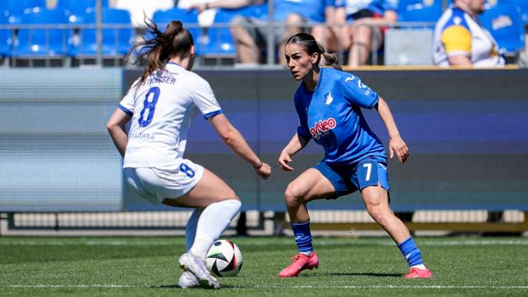 v li Felicia Sträßer Strässer, Jena, 8 , Ereleta Memeti TSG, 7 , duel, game scene, duel, tackle, tackling, dynamics, action, action, 11 05 2025, Sinsheim Hoffenheim Germany , Football, Google Pixel Women Bundesliga, TSG 1899 Hoffenheim FC Carl Zeiss Jena, DFB DFL REGULATIONS PROHIBIT ANY USE OF PHOTOGRAPHS AS IMAGE SEQUENCES AND OR QUASI VIDEO xozx