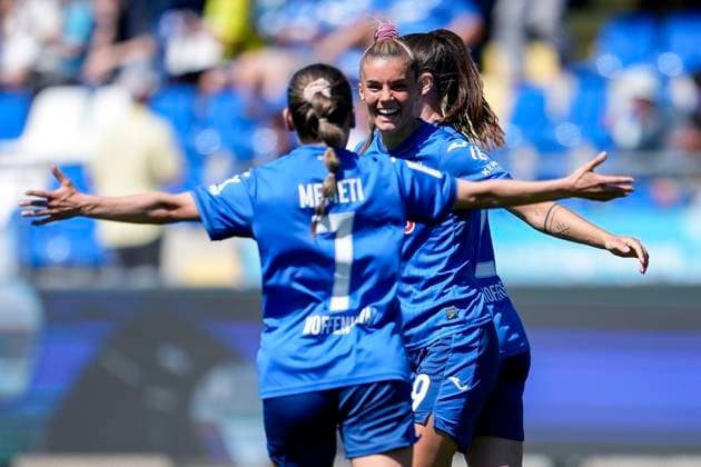 from left Ereleta Memeti TSG, 7 , goal scorer Selina Cerci TSG, 29 , players of TSG 1899 Hoffenheim, celebrate the goal to 3 0, cheer, goal celebration, celebrate the goal, goal, celebration, cheers about the goal, rejoicing, joy, rejoices, optimistic, positive, game scene, highlight, action, action, 11 05 2025, Sinsheim Hoffenheim Germany , Soccer, Google Pixel Women Bundesliga, TSG 1899 Hoffenheim FC Carl Zeiss Jena, DFB DFL REGULATIONS PROHIBIT ANY USE OF PHOTOGRAPHS AS IMAGE SEQUENCES AND OR QUASI VIDEO xozx