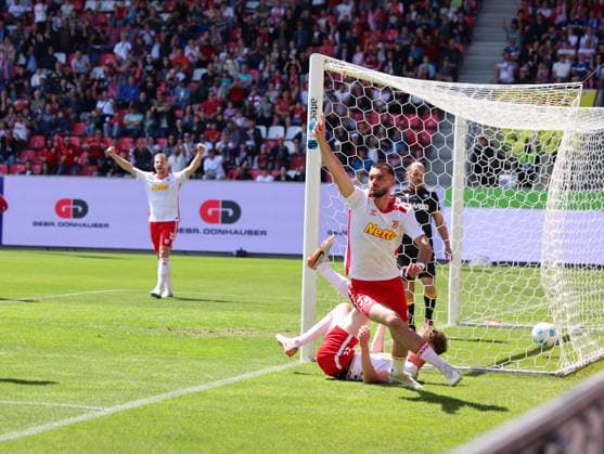 Goal Rasim Bulic SSV Jahn Regensburg, 5 GER, SSV Jahn Regensburg vs Karlsruher SC, Football, 2 Bundesliga, Season 2024 2025, 33 Matchday, ,11 05 2025 DFB DFL regulations prohibit any use of photographs as image sequences and or quasi video GER, SSV Jahn Regensburg vs Karlsruher SC, Football, 2 Bundesliga, Season 2024 2025, 33 Matchday, 11 05 2025 Regensburg Copyright: xEibner-Pressefoto Grafx EP_AGF