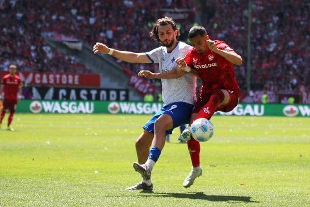 11 05 2025, xmohx, Fußball 2 Bundesliga, 1 FC Kaiserslautern SV Darmstadt 98 v l Frasier Hornby SV Darmstadt 98 Kevin Prince Redondo 1 FC Kaiserslautern Zweikampf, Aktion, action, battle for the ball DFL DFB REGULATIONS PROHIBIT ANY USE OF PHOTOGRAPHS as IMAGE SEQUENCES and or QUASI VIDEO Kaiserslautern