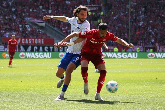 11 05 2025, xmohx, Fußball 2 Bundesliga, 1 FC Kaiserslautern SV Darmstadt 98 v l Frasier Hornby SV Darmstadt 98 Kevin Prince Redondo 1 FC Kaiserslautern Zweikampf, Aktion, action, battle for the ball DFL DFB REGULATIONS PROHIBIT ANY USE OF PHOTOGRAPHS as IMAGE SEQUENCES and or QUASI VIDEO Kaiserslautern