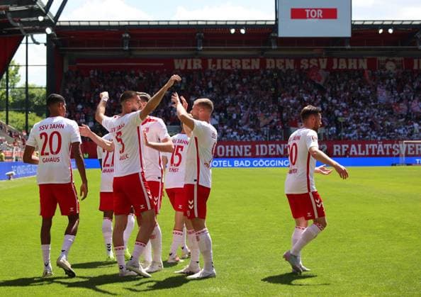 Goal celebration, Frederic Ananou SSV Jahn Regensburg, 27 ,Sebastian Ernst SSV Jahn Regensburg, 15 , Christian Kühlwetter SSV Jahn Regensburg, 30 , Noah Ganaus SSV Jahn Regensburg, 20 Rasim Bulic SSV Jahn Regensburg, 5 GER, SSV Jahn Regensburg vs Karlsruher SC, Soccer, 2 Bundesliga, Saison 2024 2025, 33 Spieltag, ,11 05 2025 DFB DFL regulations prohibit any use of photographs as image sequences and or quasi video GER, SSV Jahn Regensburg vs Karlsruher SC, Fussball, 2 Bundesliga, Saison 2024 2025, 33 Spieltag, 11 05 2025 Regensburg Copyright: xEibner-Pressefoto Grafx EP_AGF